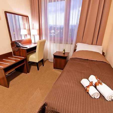 Wiatraczna Hotell Warszawa Exteriör bild