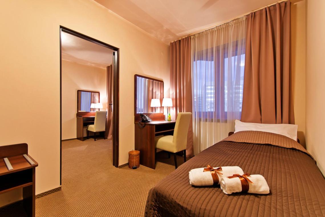 Wiatraczna Hotell Warszawa Exteriör bild
