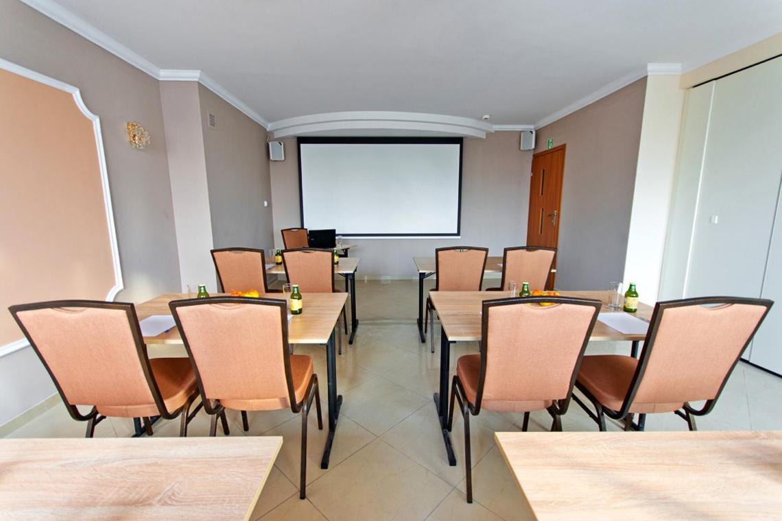 Wiatraczna Hotell Warszawa Exteriör bild